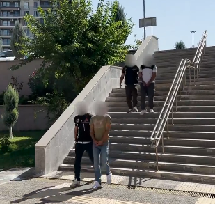 Uyuşturucu Operasyonu: Yolcu Otobüsünde 53,68 Gram Toz Esrar ve 290 Ecstasy Hap Ele Geçirildi