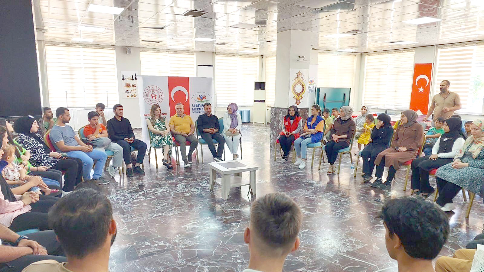 Batmanlı Paraguay Büyükelçisi Yavuz Kül, gençlerle hasbihal etti