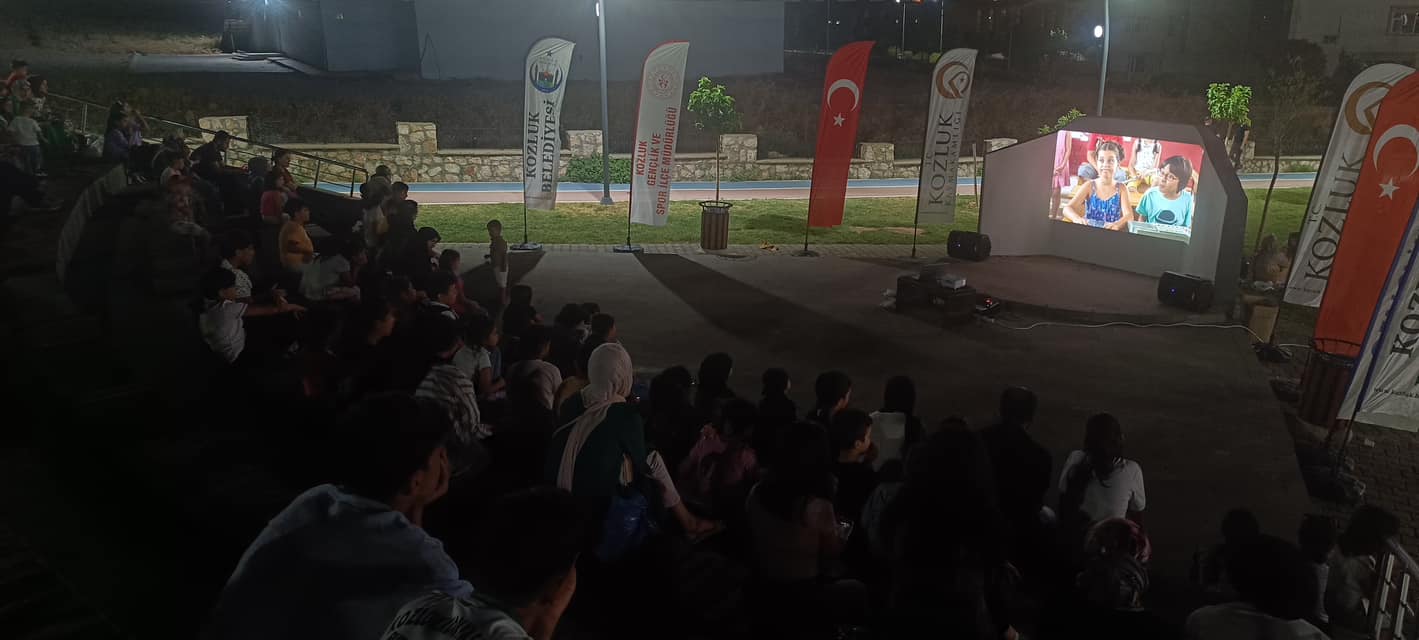 Açık havada sinema keyfi devam ediyor