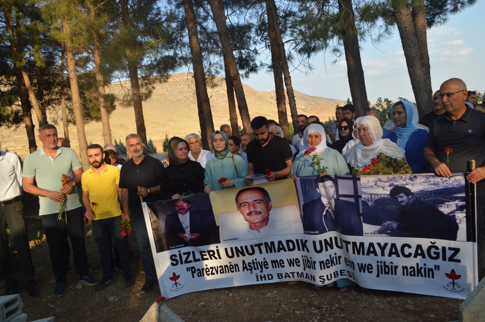 Mayın kurbanları mezarları başında anıldı