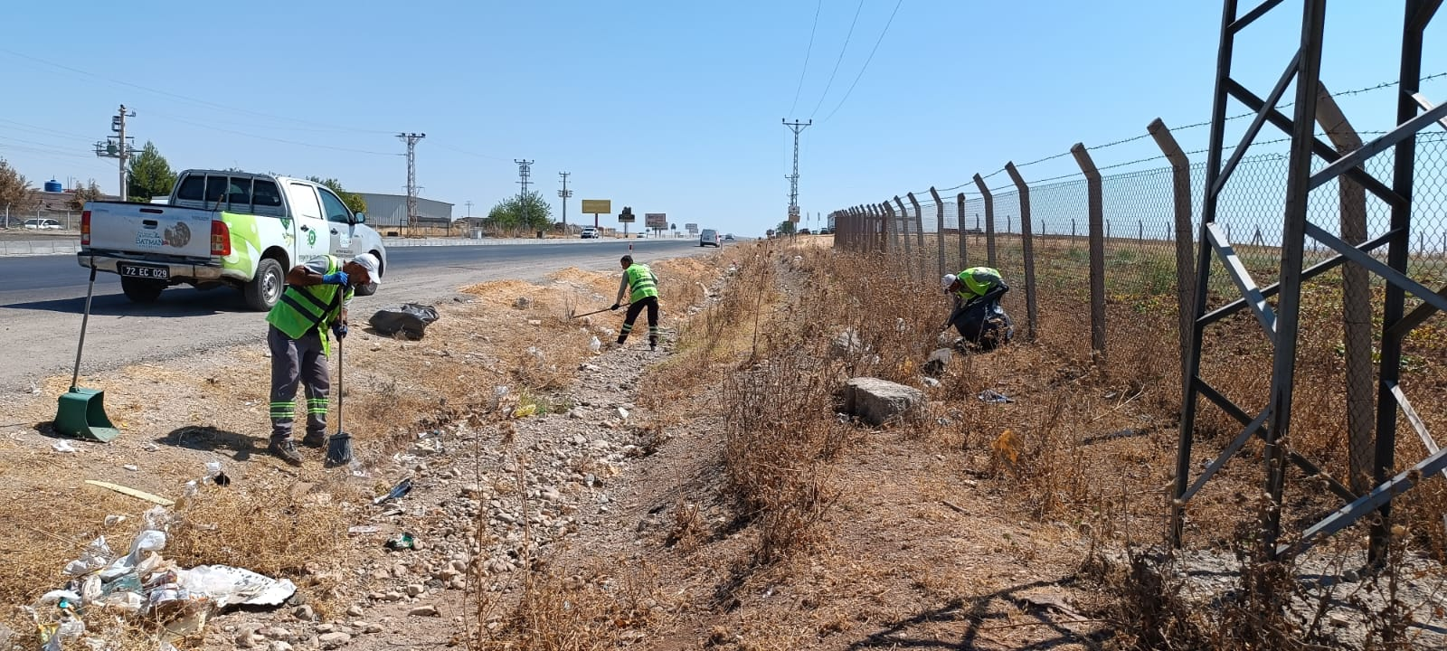 Beşiri yolunda temizlik seferberliği