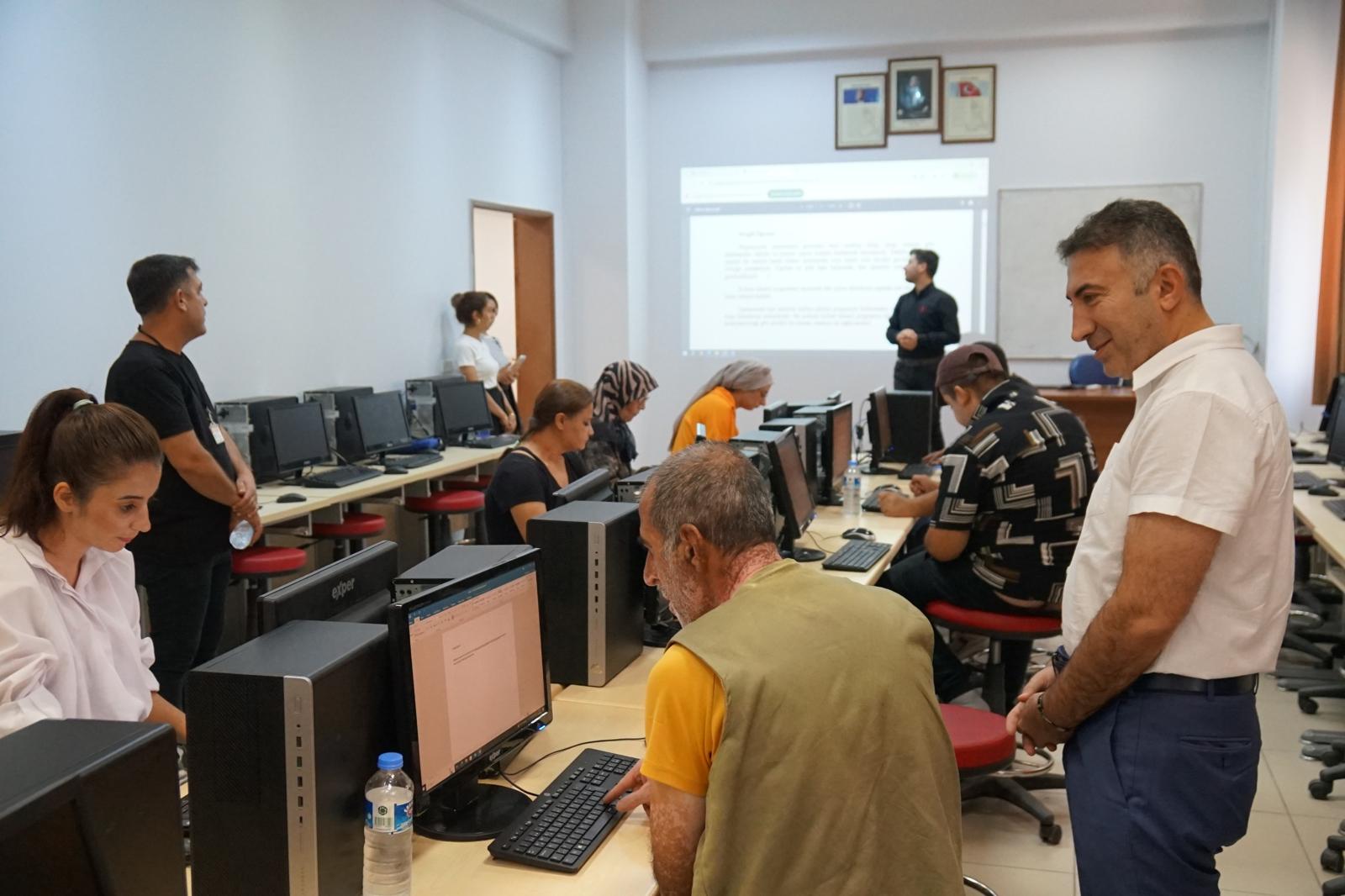 Batman Üniversitesinden Engelsiz Bireylere Bilgisayar eğitimi