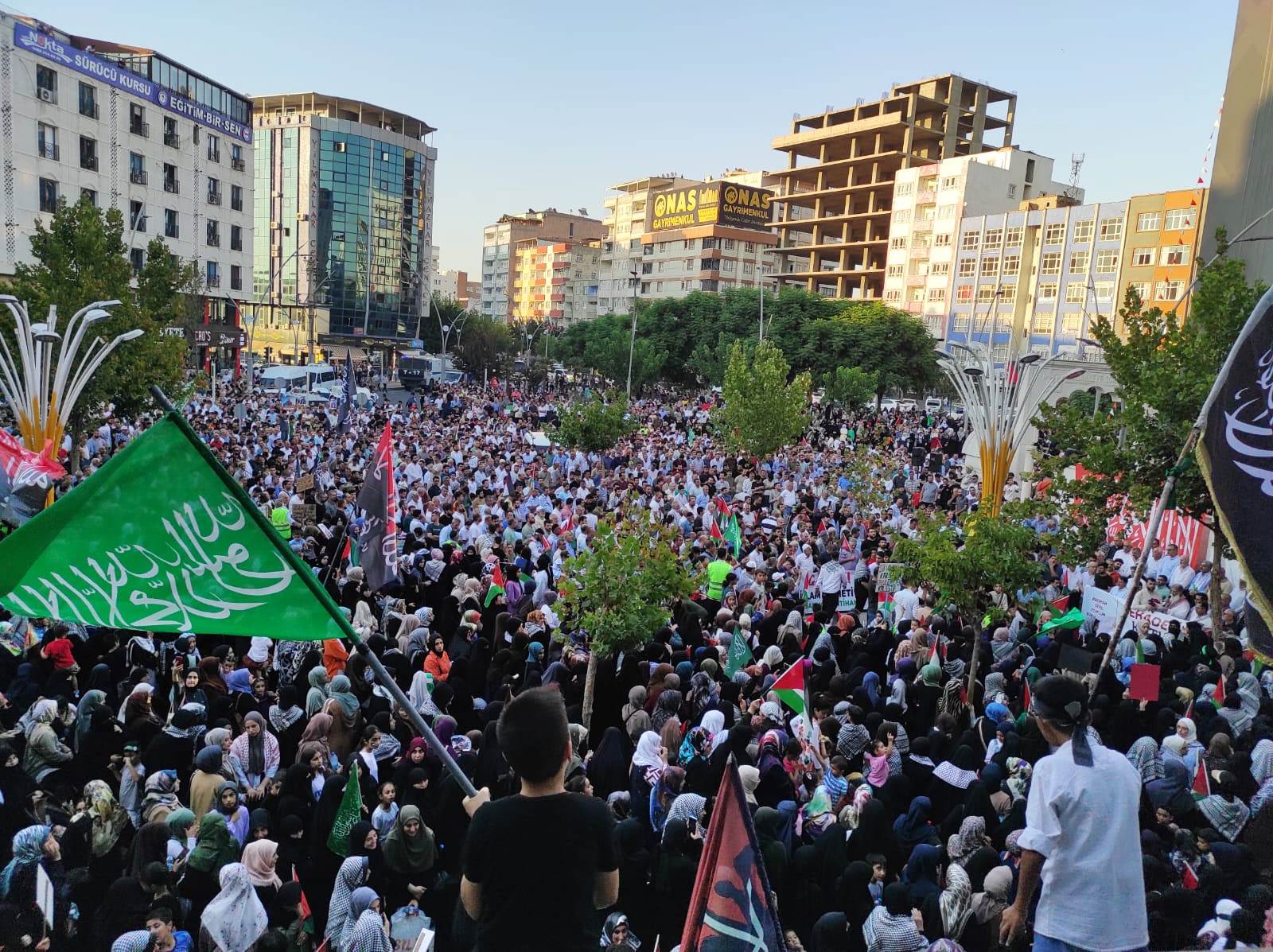 Batman, Filistin için tek yürek oldu