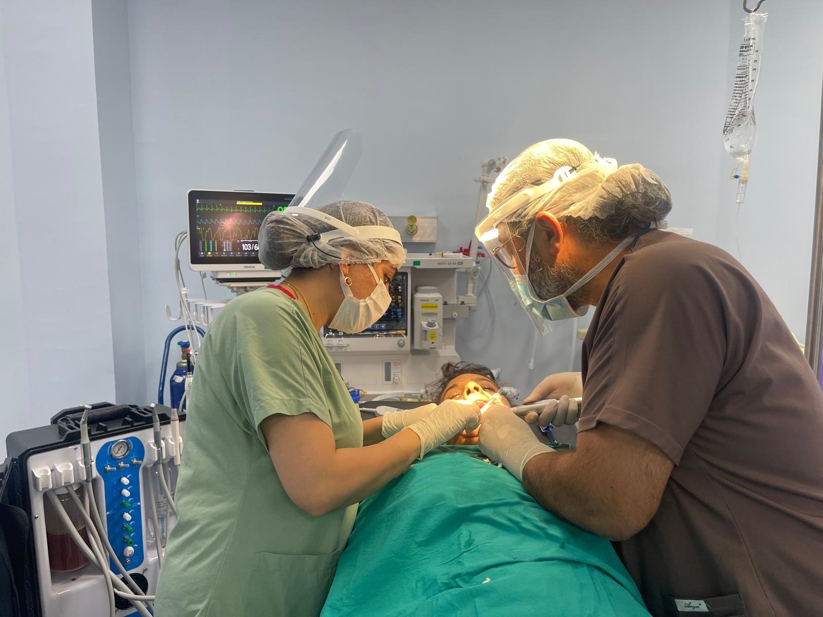 Genel anestezi altında diş tedavisi hız kesmeden devam ediyor