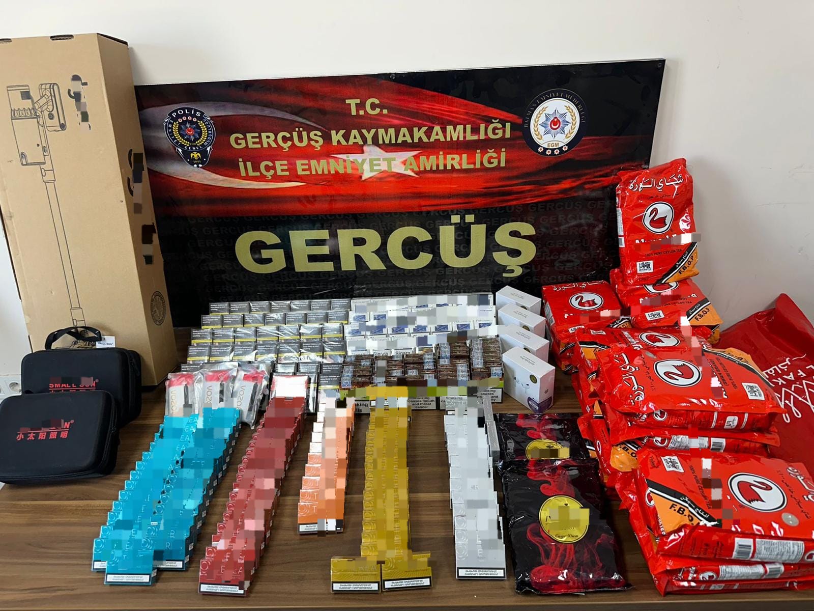 Gercüş’te yol kontrol noktasında kaçak ürünler ele geçirildi