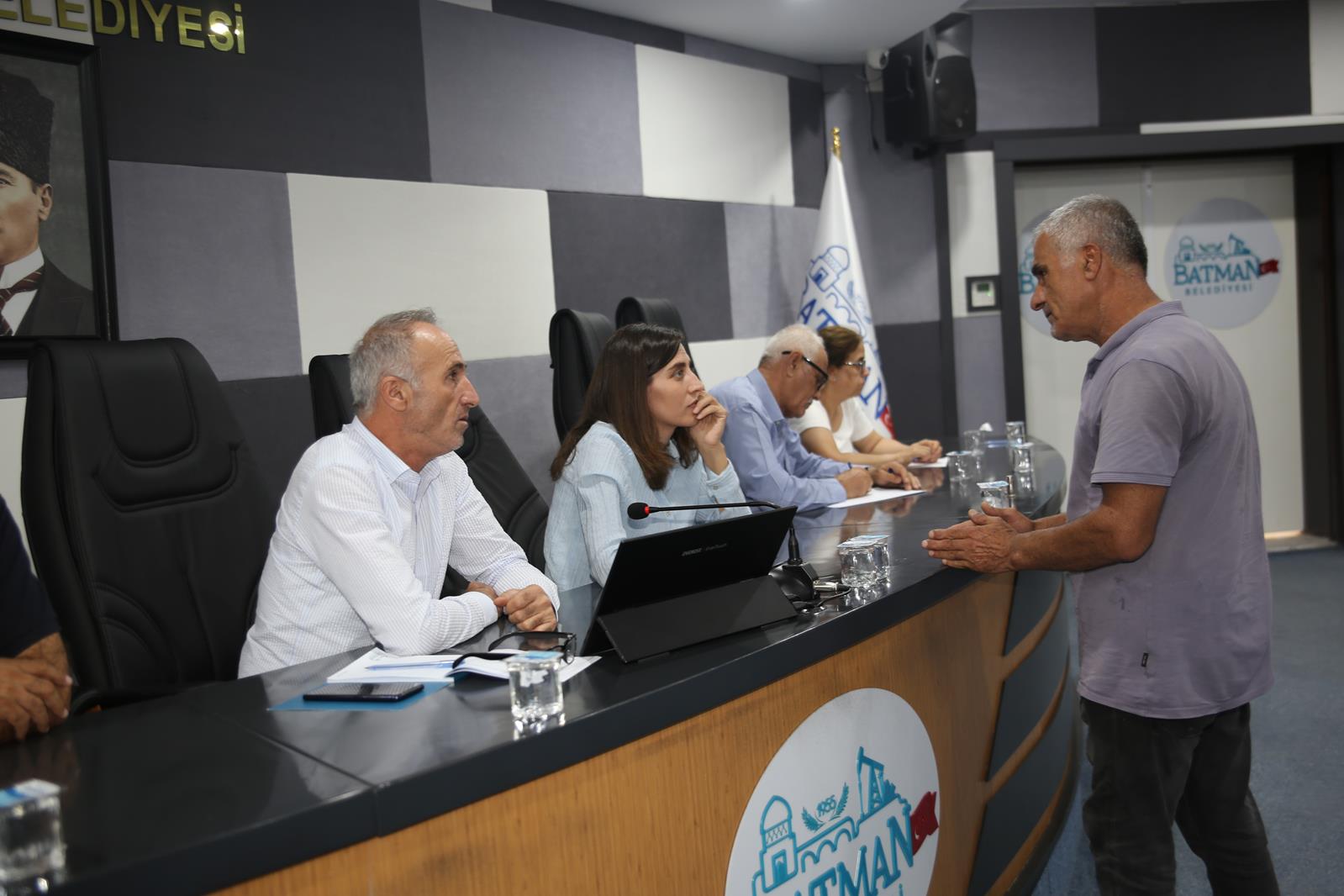 ‘Halkın sorunları önceliğimiz arasında’