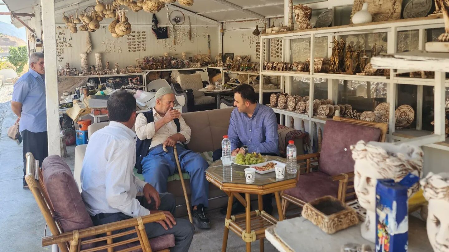 Heykel üretimi yapan esnafı ziyaret etti