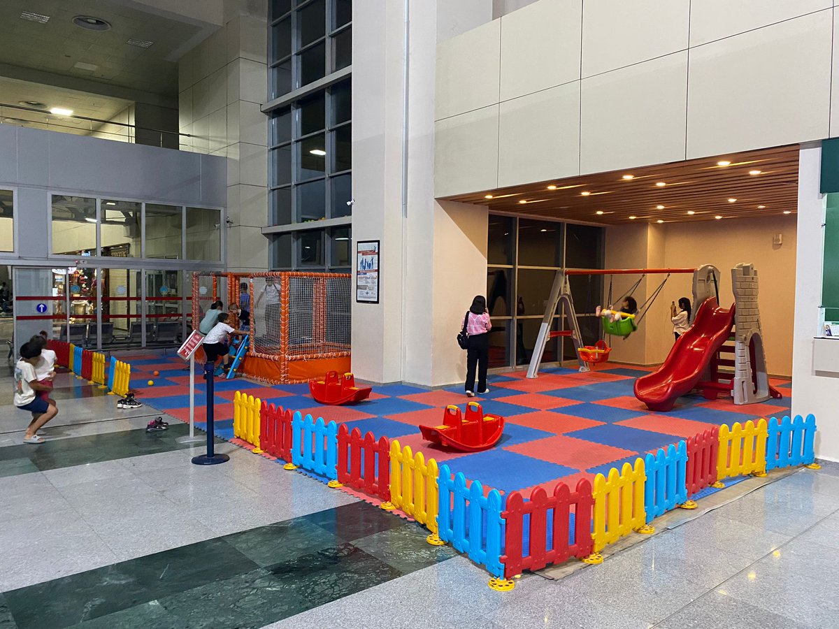 Havalimanı minik misafirlerini unutmadı