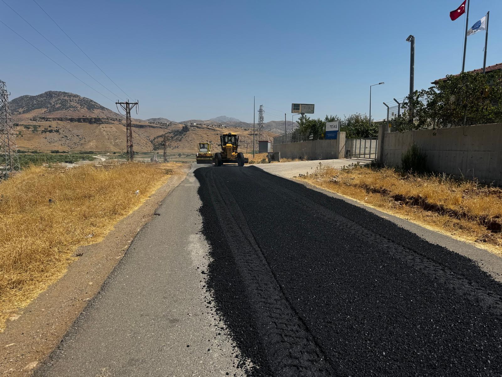 Kozluk’ta Kaletepe ve Çayönü Köy Yolları Asfaltlandı