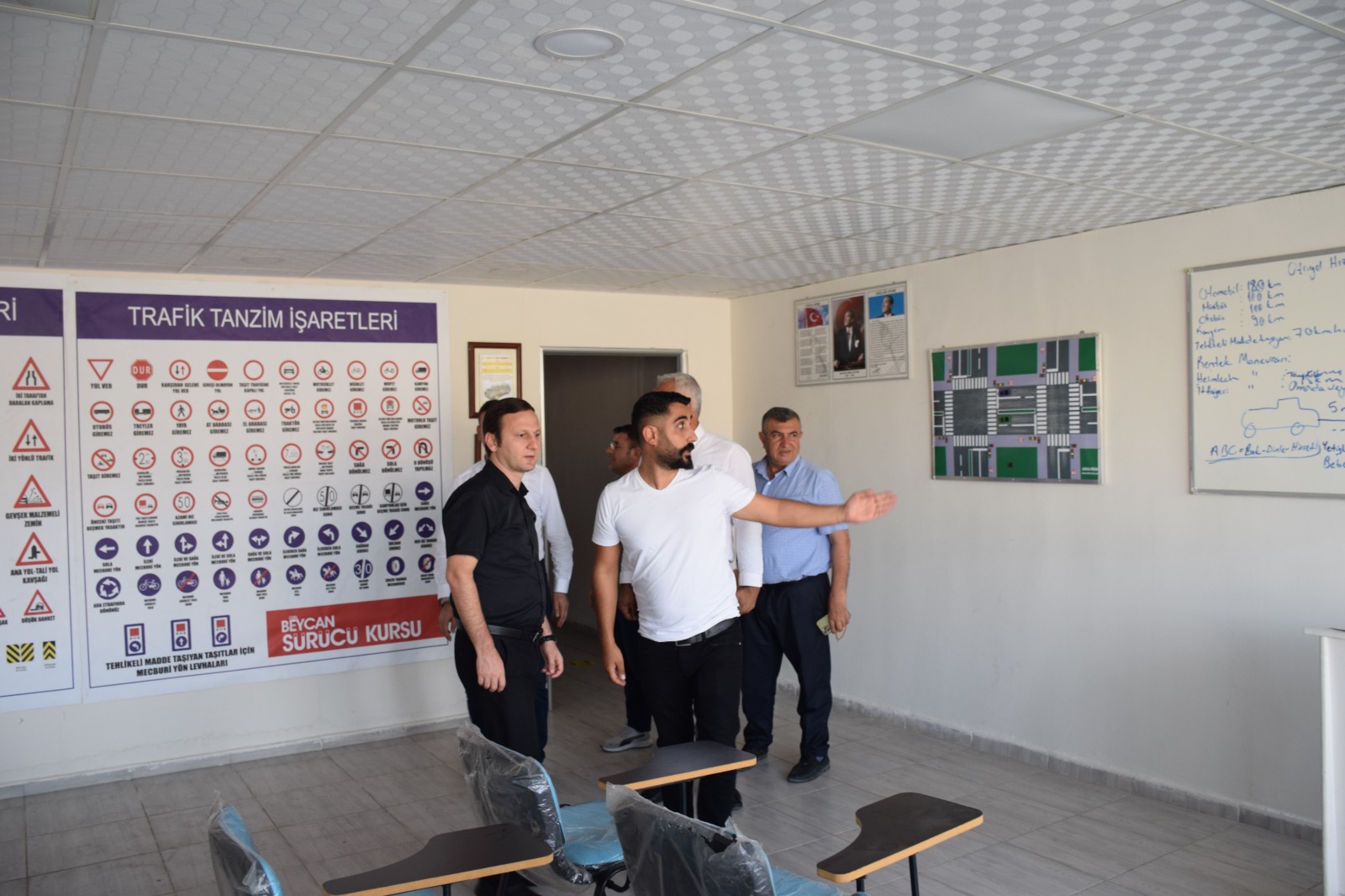 Kaymakam Güngör, Kozluk Sürücü Kursu’nu ziyaret etti