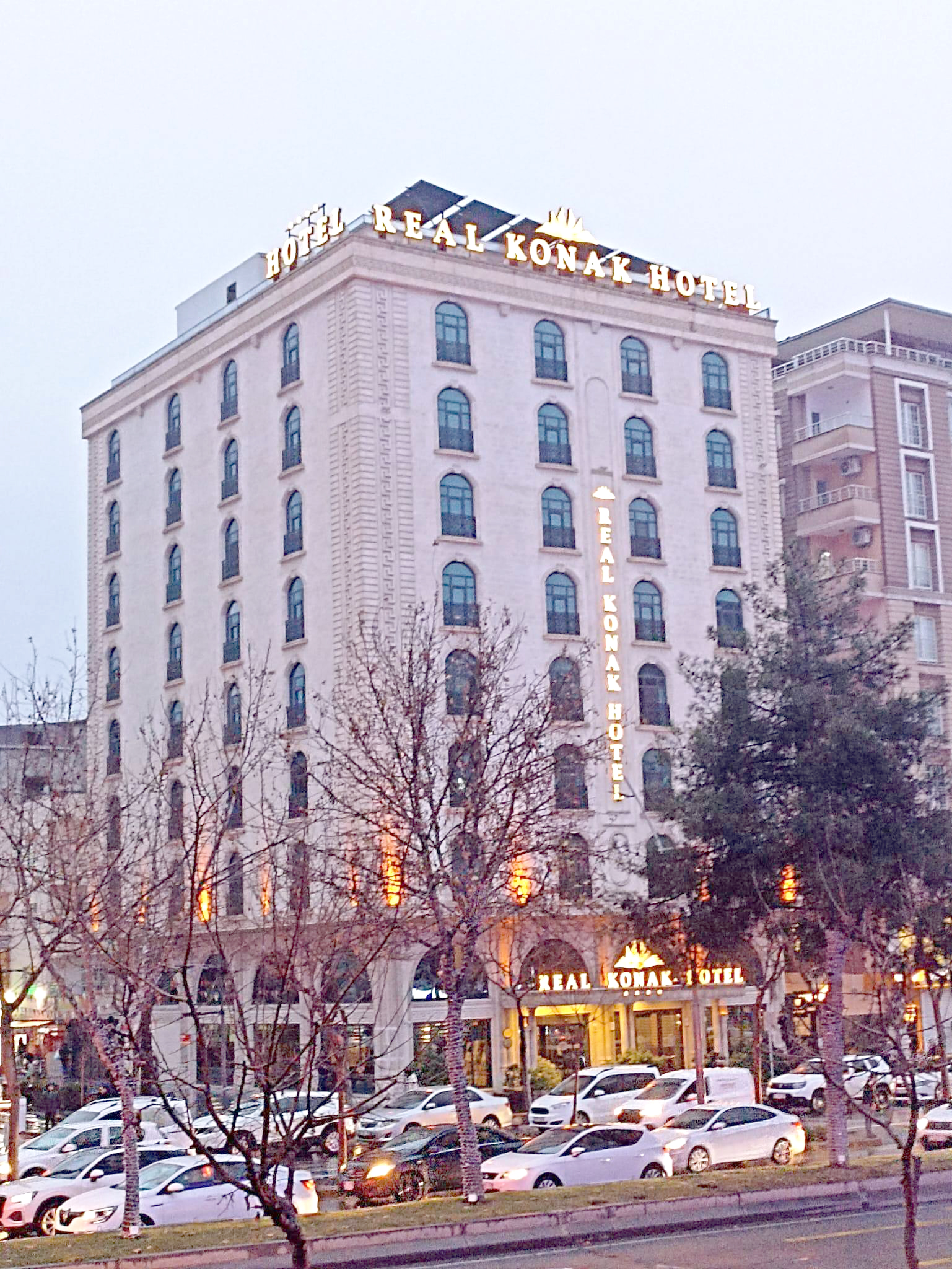 REAL KONAK HOTEL, YENİLENEBİLİR ENERJİSİNİ ÜRETMEYE BAŞLADI