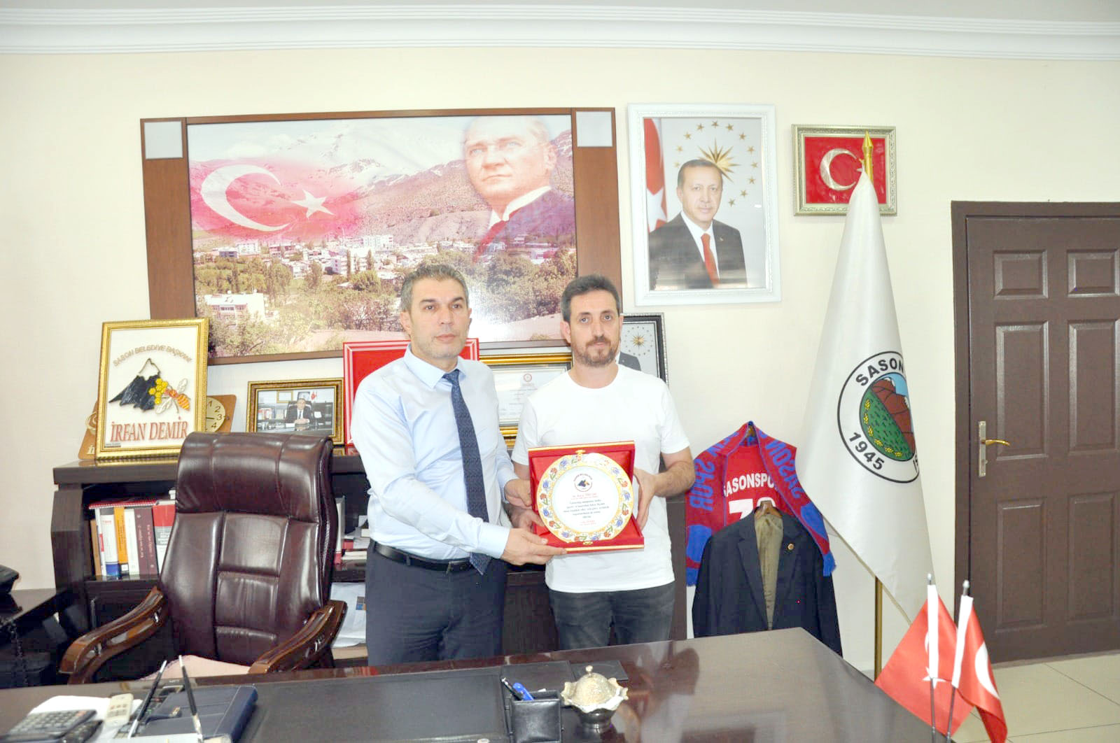 Şube Müdürlerini makamında ağırladı