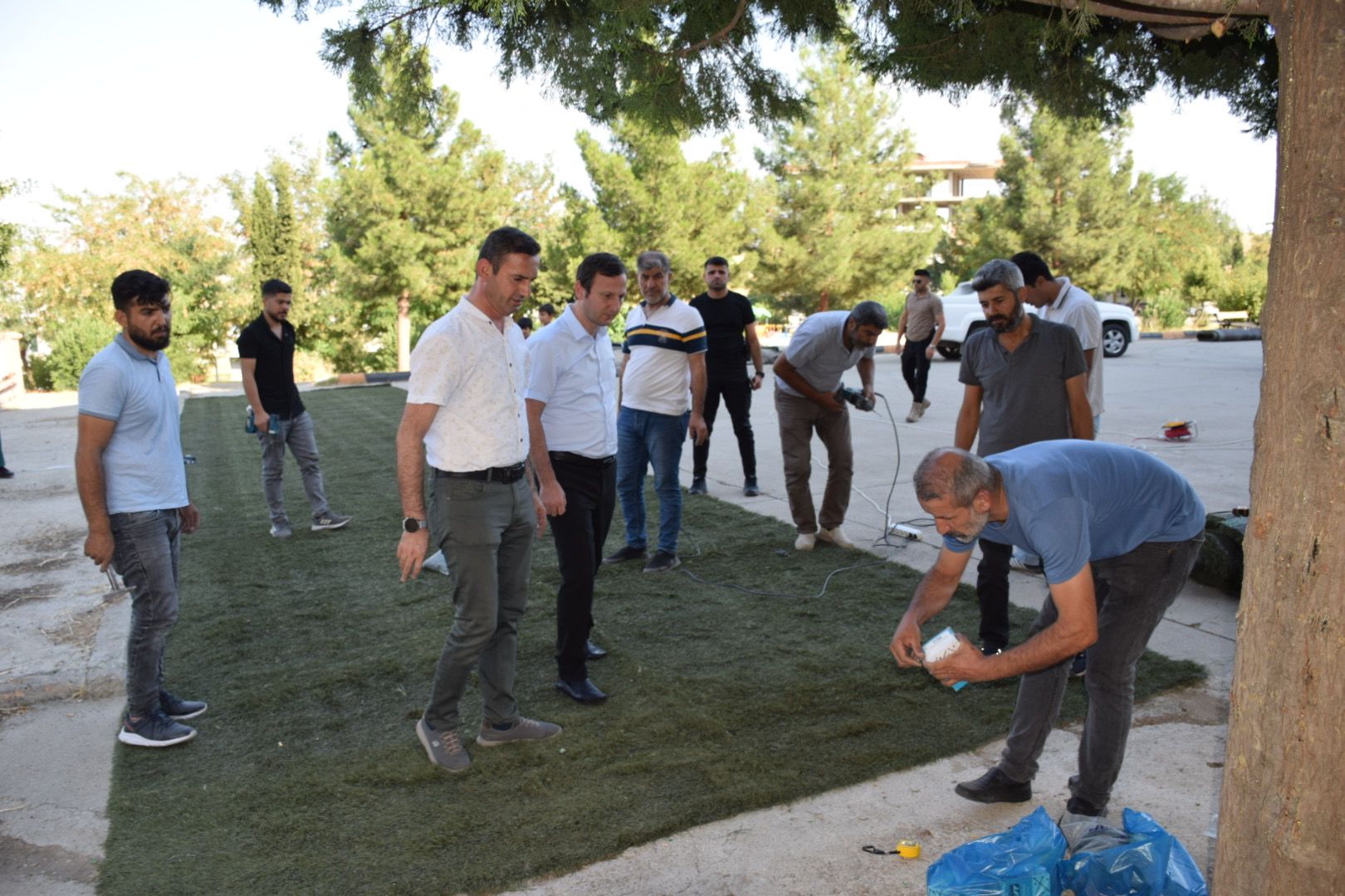Tepecik İmam Hatip Ortaokulu bahçesine halı saha yapılıyor
