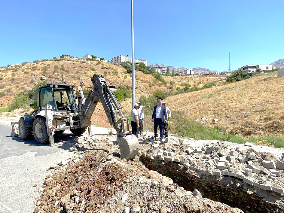 Altyapı çalışmalarını inceledi