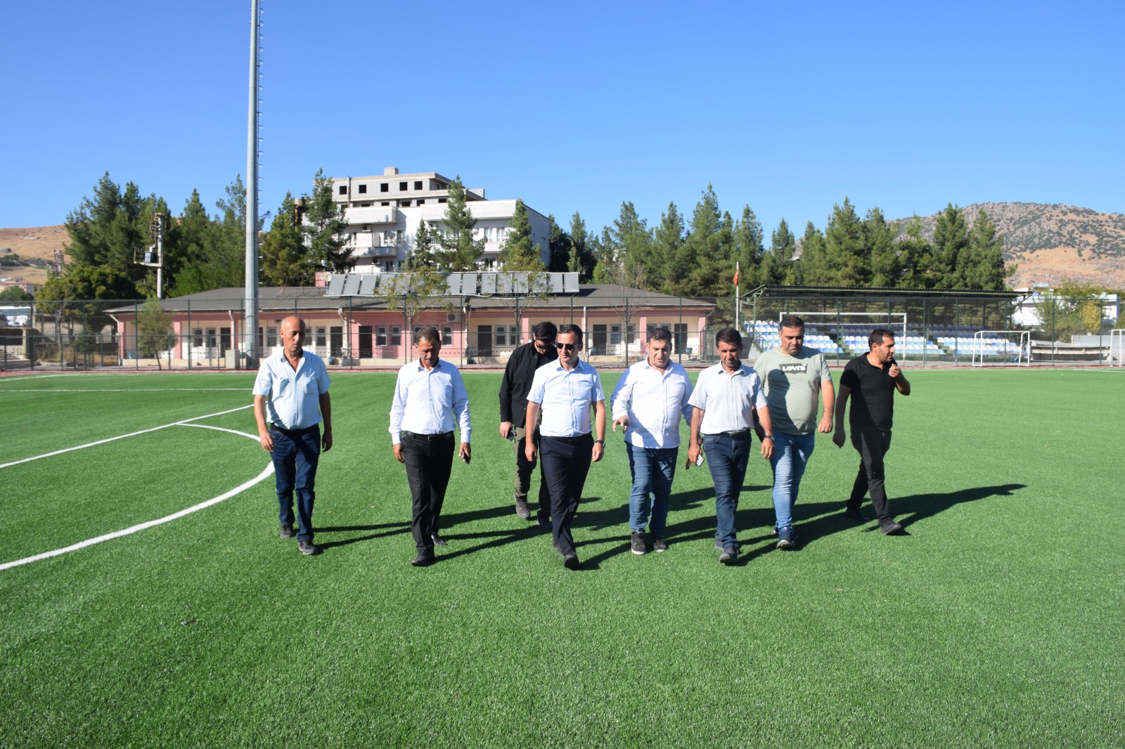 İlçe sentetik futbol sahası yenilendi