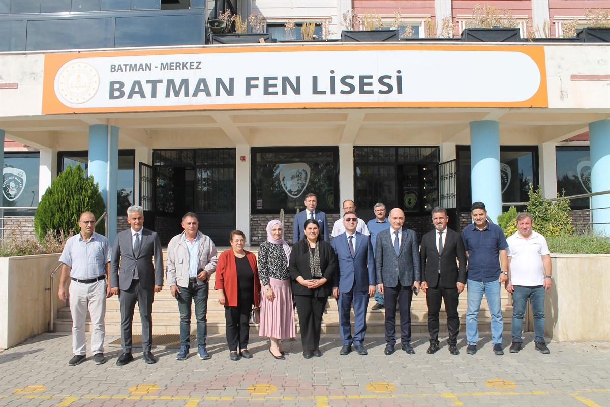 Valimizin Eşi Dr. Ayten Canalp Batman Fen Lisesinde Öğrencilerle Buluştu