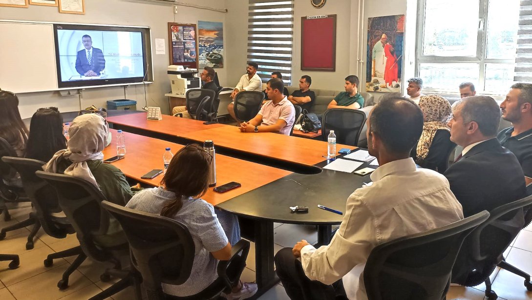 Bakan Tekin öğretmenlere hitap etti