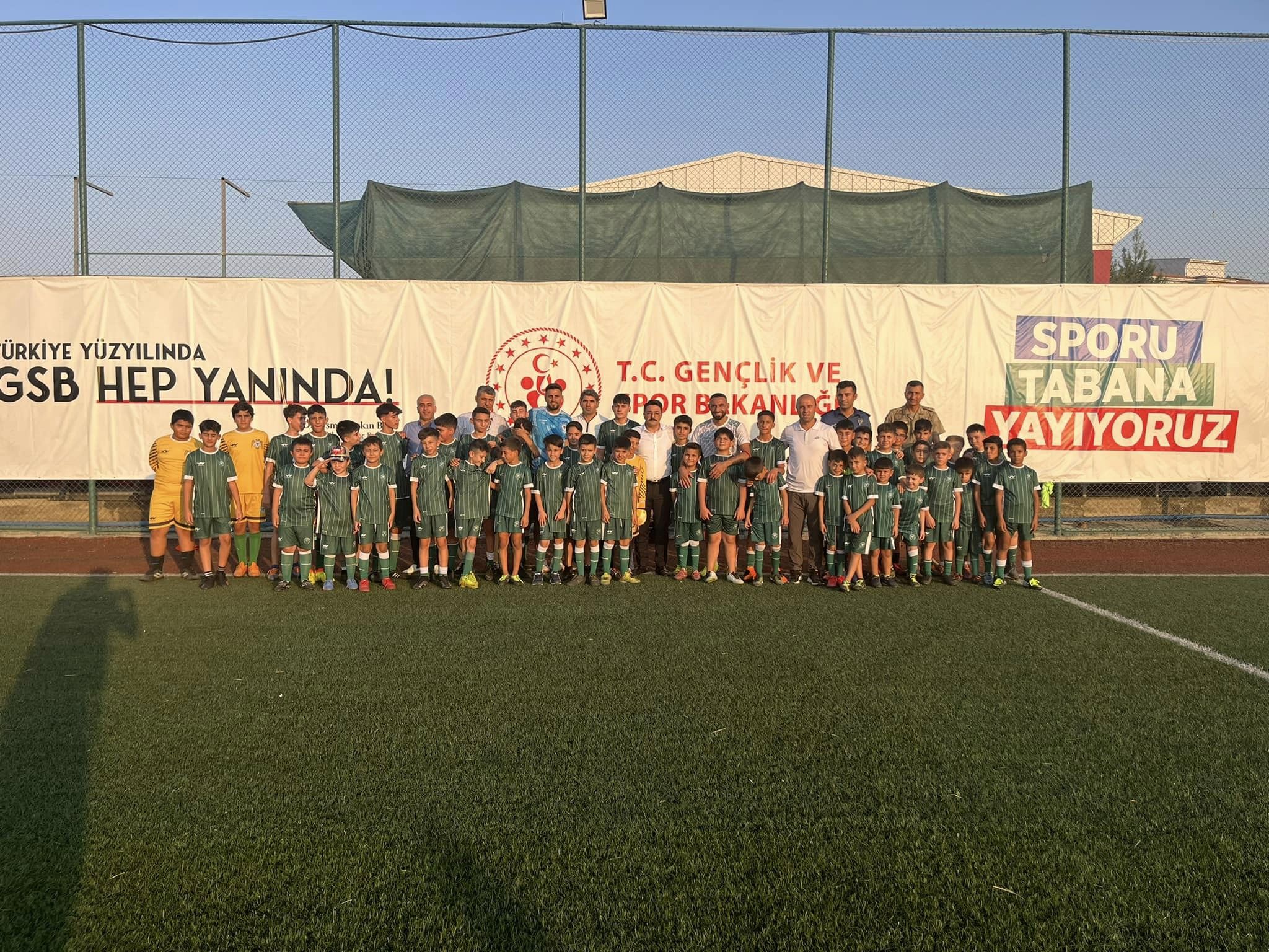 Beşiri’de ücretsiz yaz spor okulu kapanış töreni düzenlendi