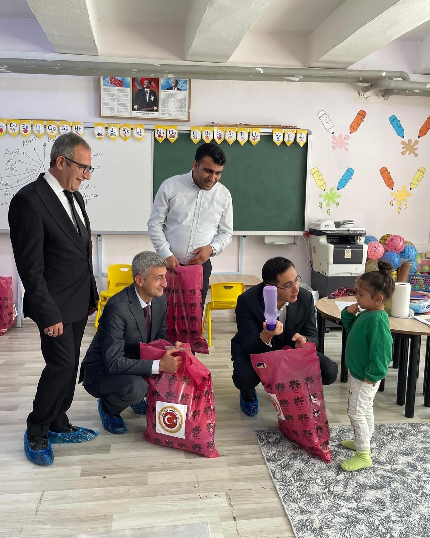 Öğrencilere Kırtasiye malzemesi yardımı