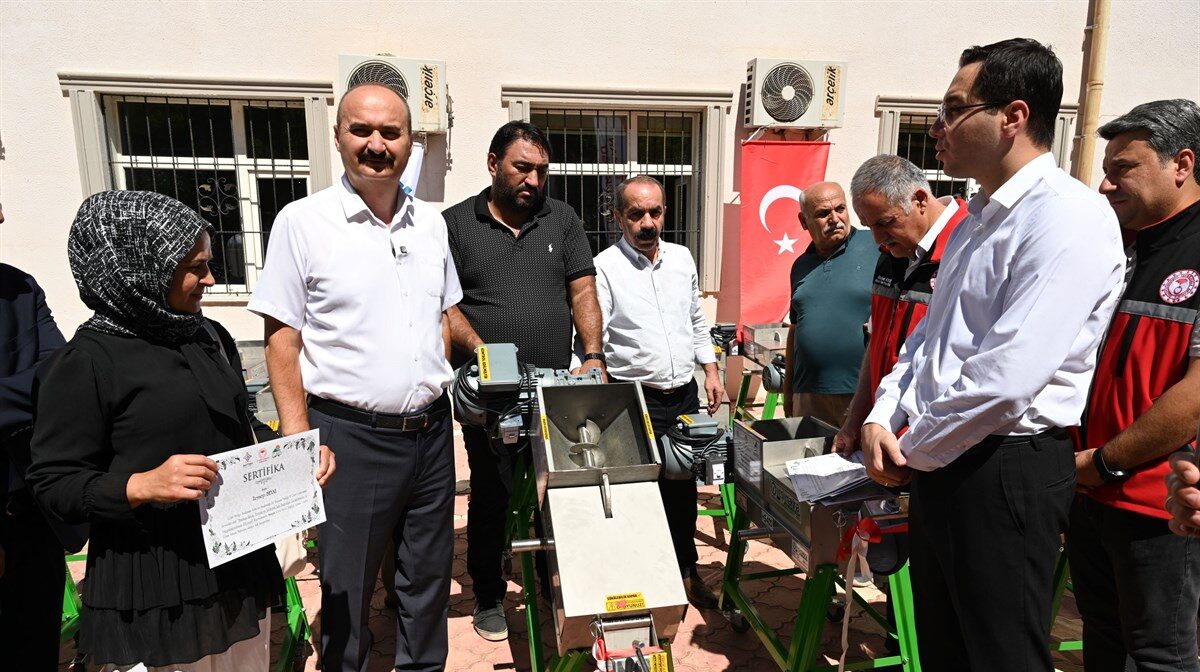 Son üç Yılda 111 Üzüm Sıkma makinesi dağıtıldı