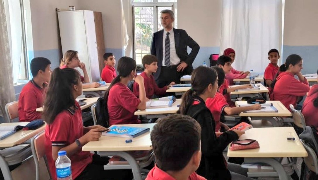 Müdür Dursun, Ziya Gökalp Ortaokulunu ziyaret etti