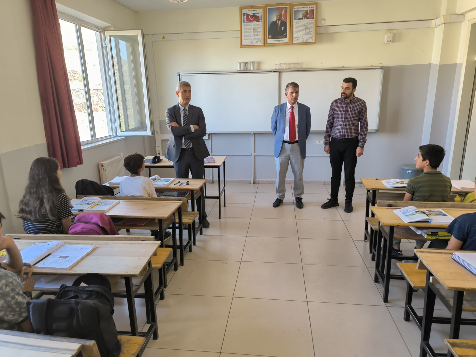 Gercüş İlçe Milli Eğitim Müdürü’nden Gönüllü İlk/Ortaokuluna ziyaret