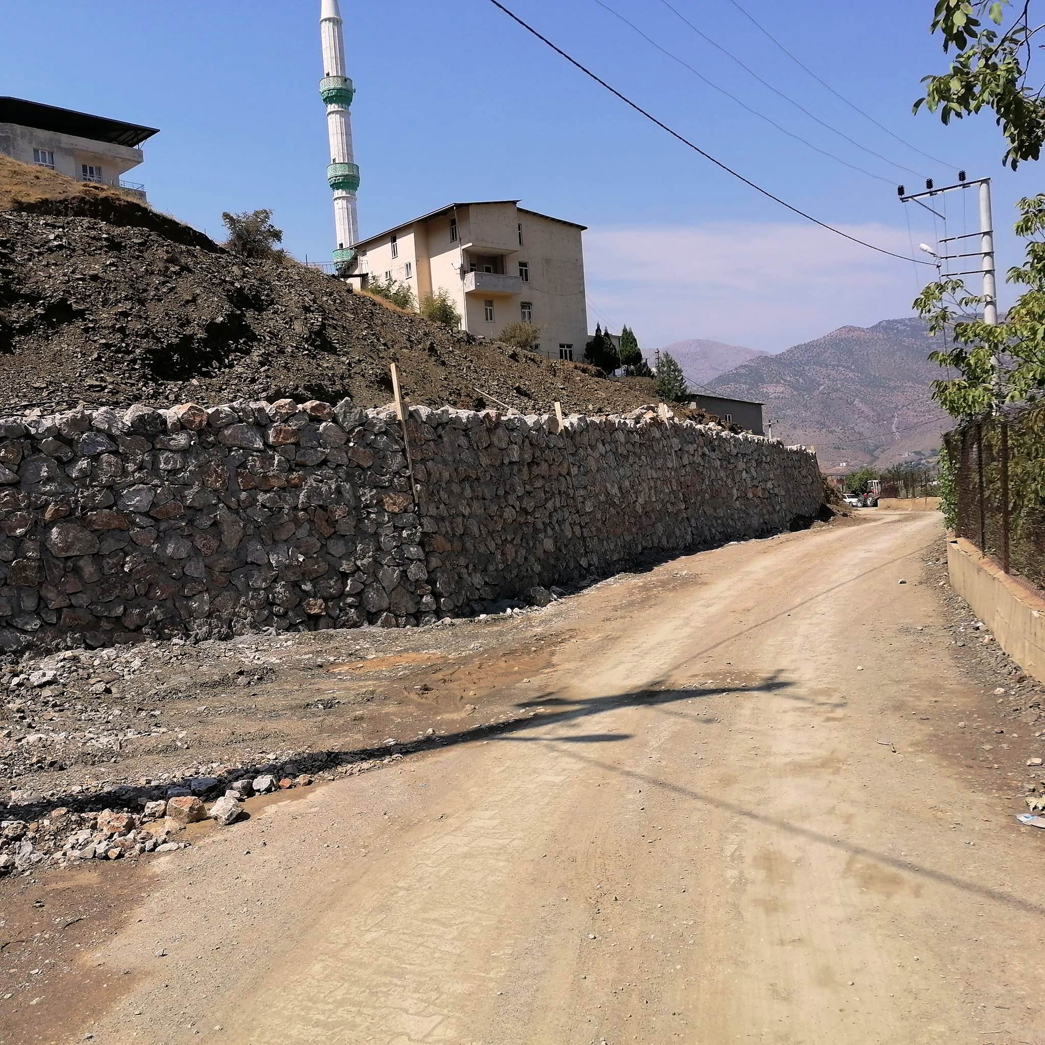 İstinat duvarı çalışmaları sürüyor