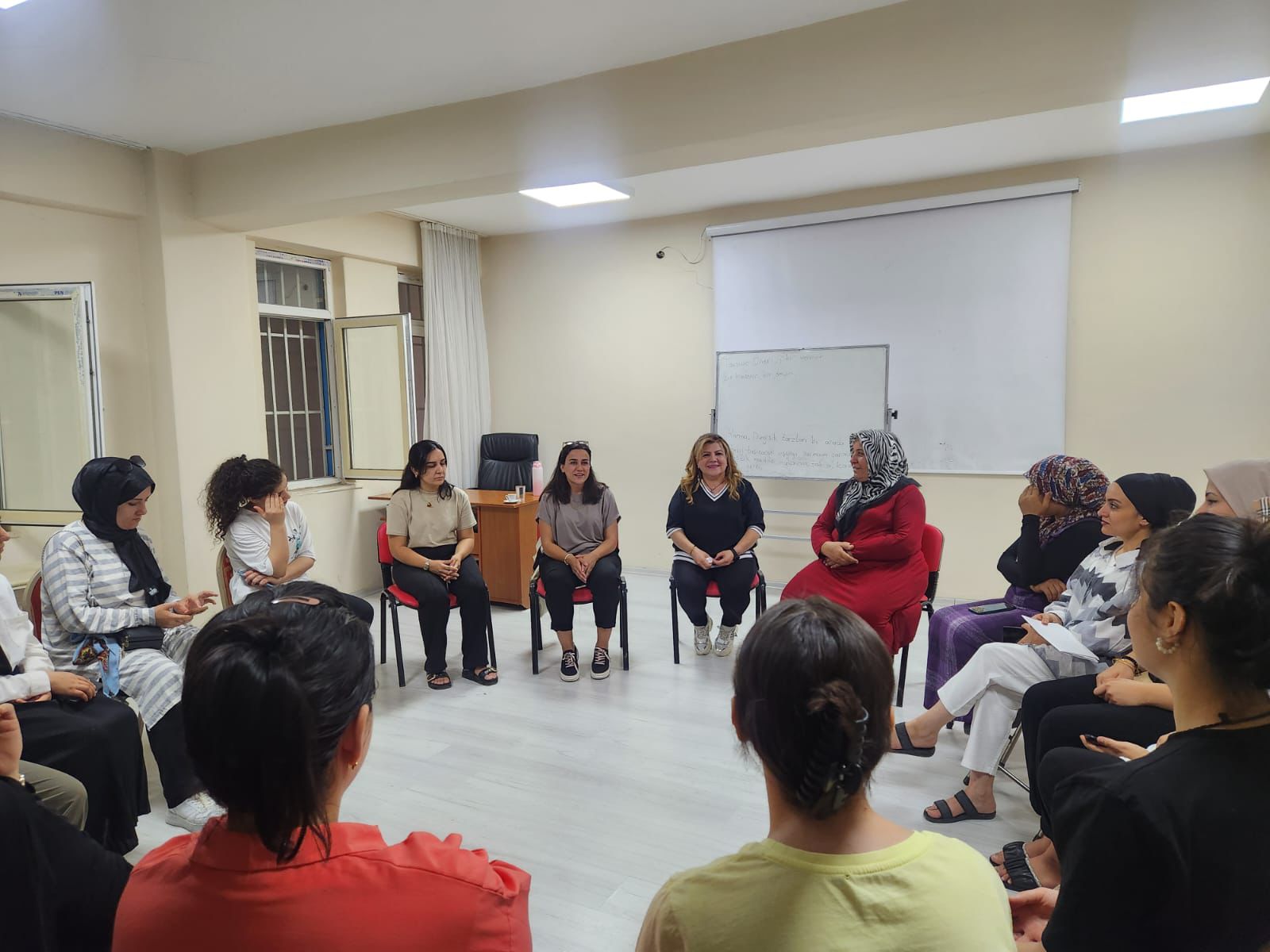 Kadınlara yönelik eğitimler devam ediyor