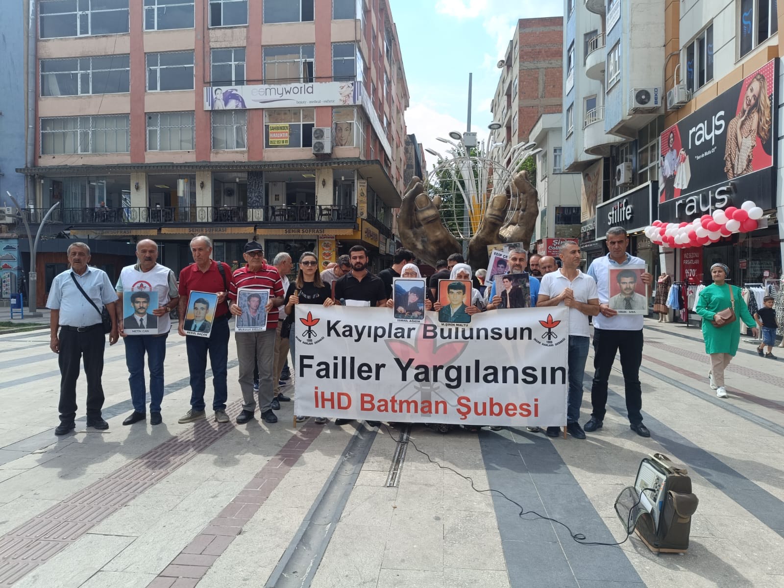 Kayıp yakınları Akyıldız’ın akibetini sordu