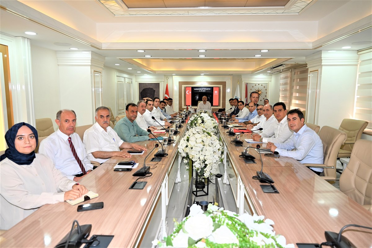 Vali Canalp ‘Vatandaş memnuniyetini en üst düzeyde tutun’