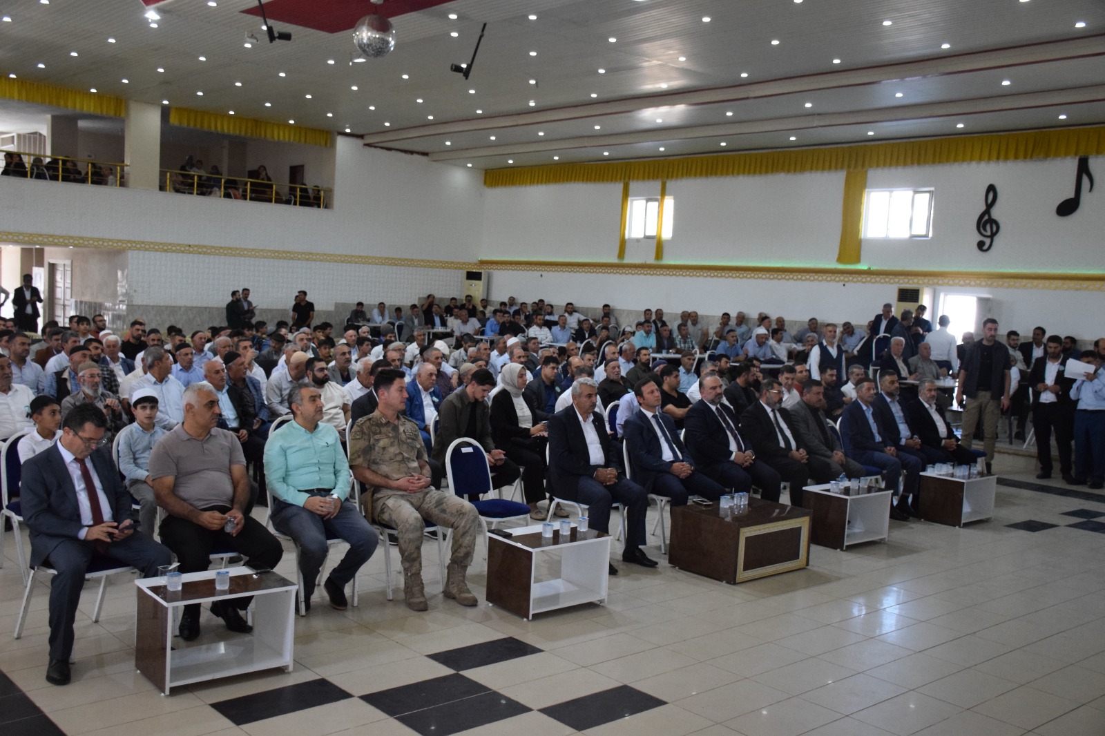 “Peygamberimiz ve Şahsiyet İnşası” temalı konferans düzenlendi