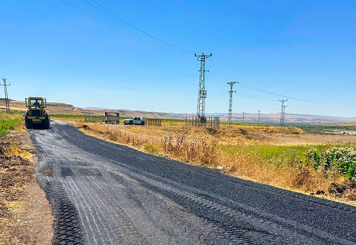 Köy yollarına yama çalışmaları