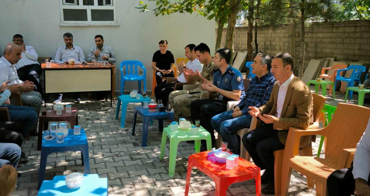 Kaymakam Güngör, Güvenlik Korucusu Cengiz Budak’ın ailesine taziye ziyaretinde bulundu