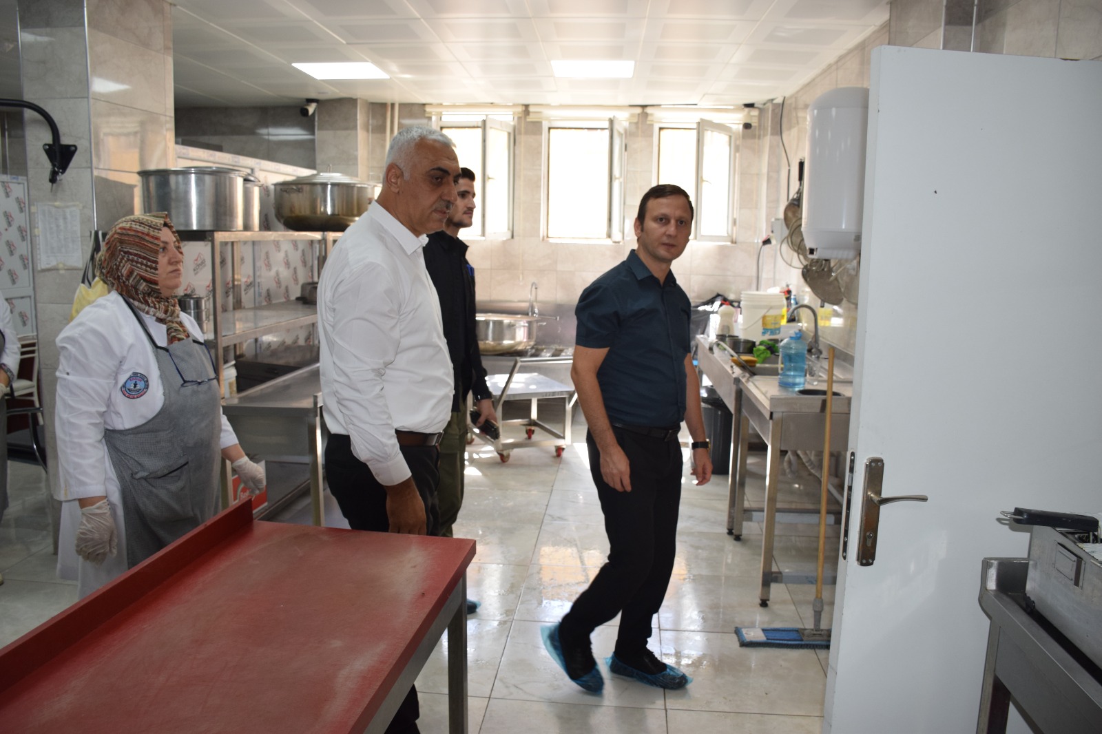 Kozluk Aşevi günlük 750 vatandaşa sıcak yemek veriyor