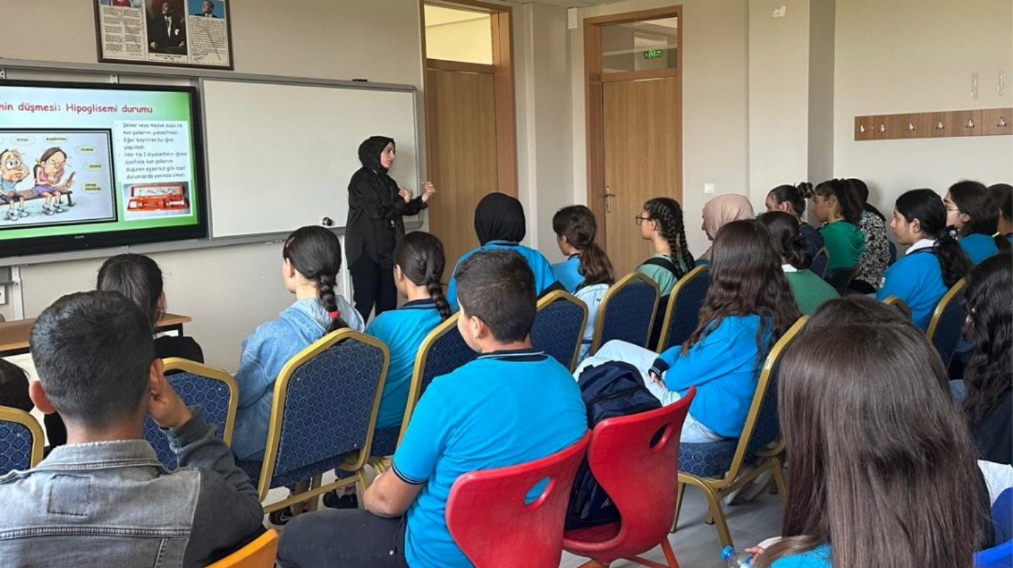 Öğrencilere Diyabet ve İntihar Önleme eğitimi