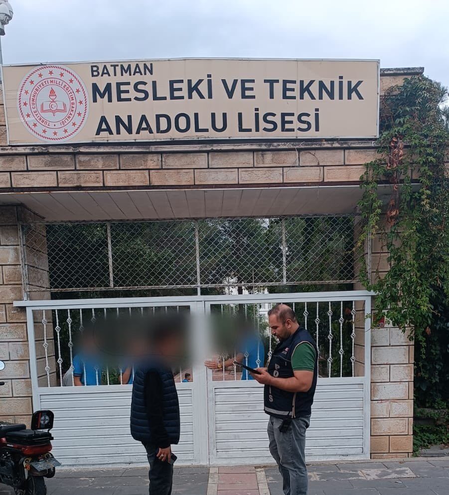 Okul çevrelerinde güvenlik önlemleri sıkılaştırıldı