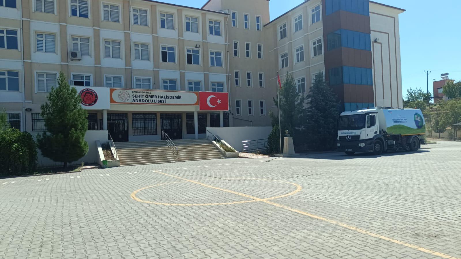 Okul bahçelerine kapsamlı temizlik