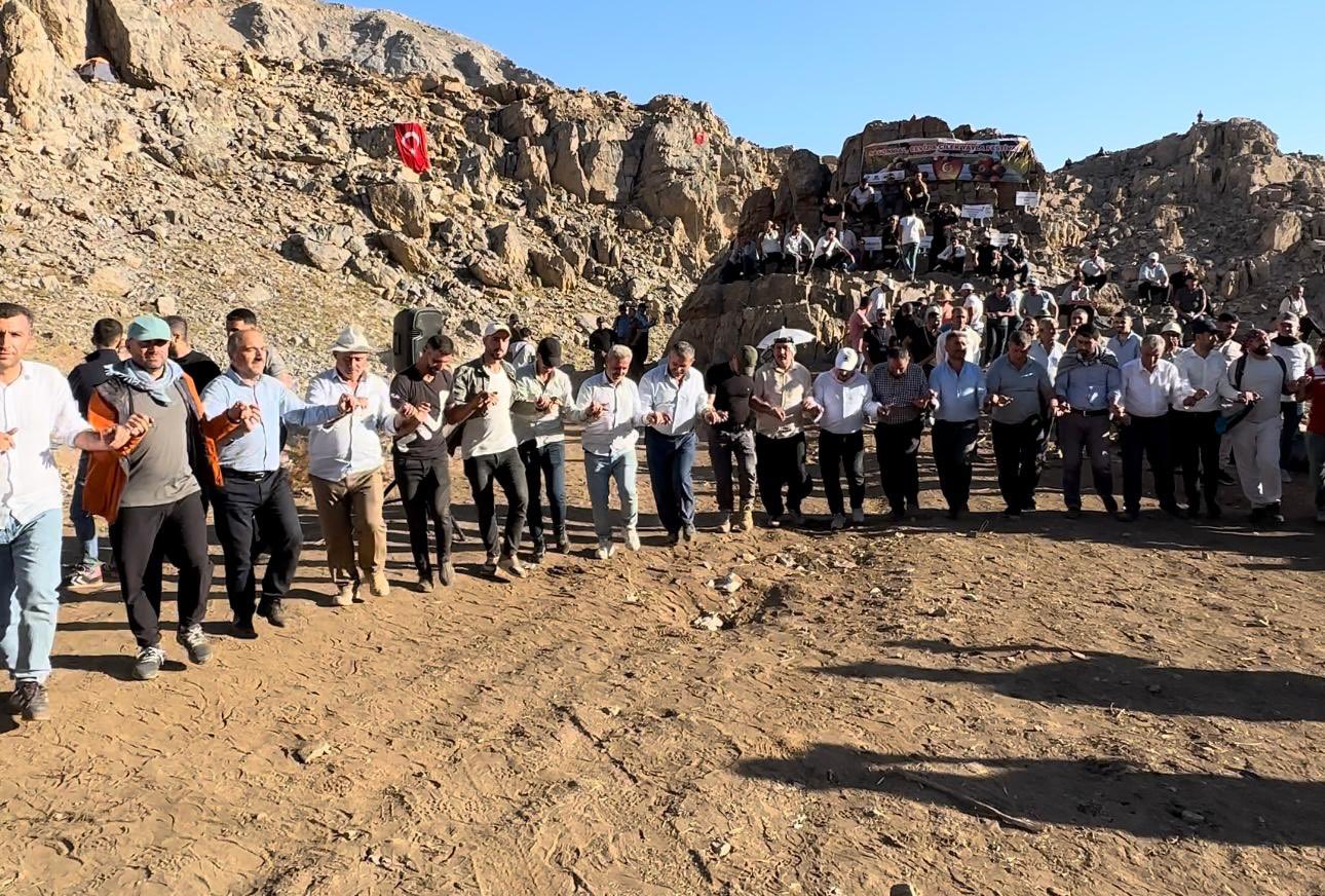 Sason’da Festival Coşkusu: Mereto Dağı’nda Bal, Ceviz ve Çilek Şenliği Başladı