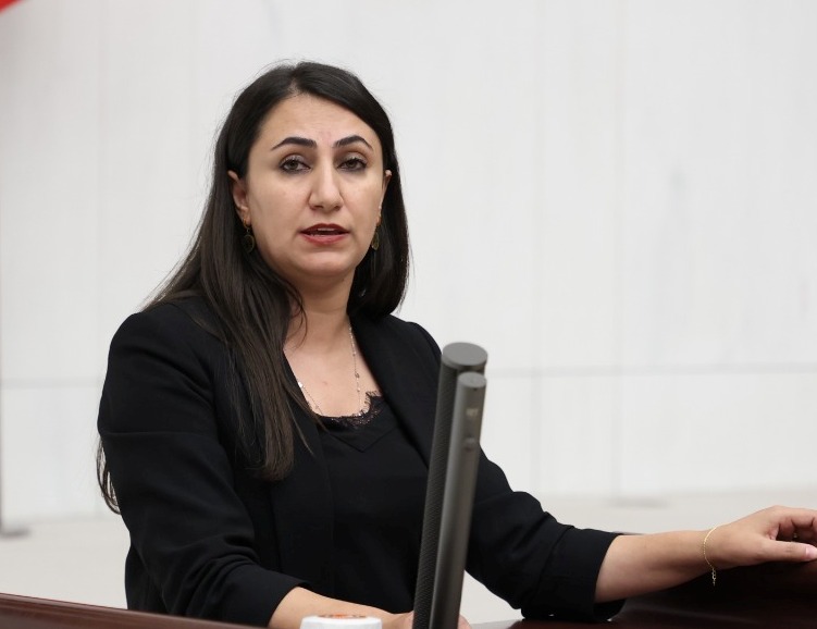 Milletvekili Kutevi’nden Batman Petrolspor’a Destek ‘Irkçılığa ve Nefrete Karşı Omuz Omuza!’