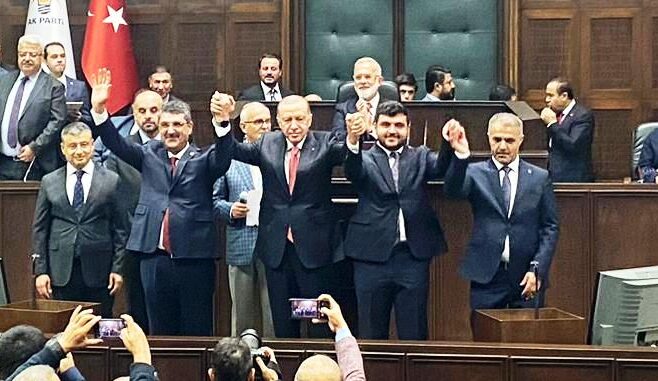 İstifa eden Belediye Başkanları Ak Parti’ye geçti