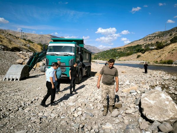 Alıçlı Mesire Alanında Dereboyu Taş Tahkimatı Çalışmaları Başladı