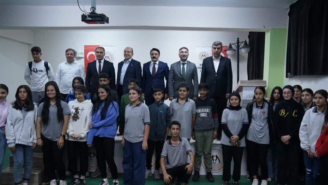 Beşiri Anadolu Lisesi’nde Öğrenci-Akademisyen Buluşması