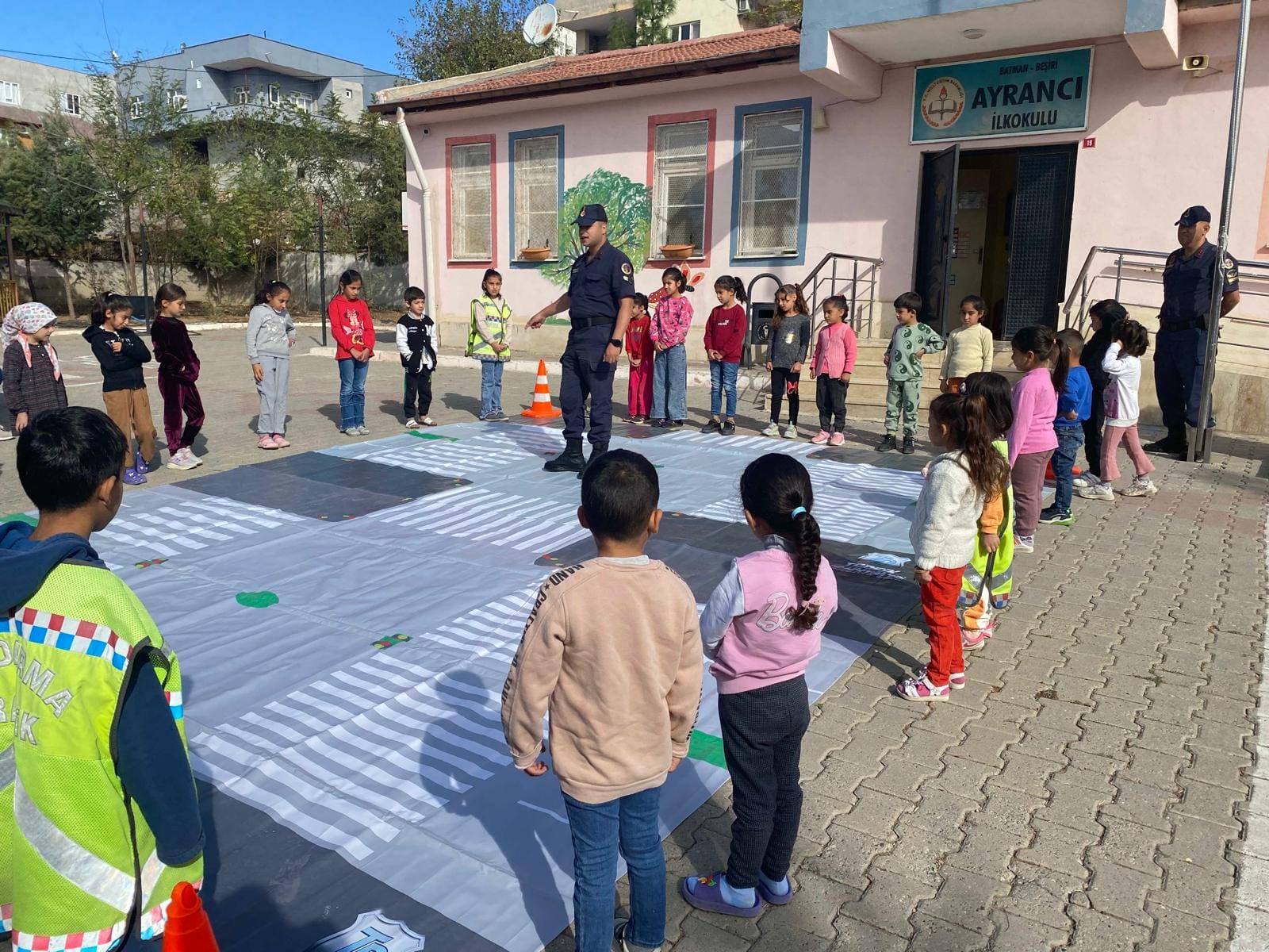 Jandarma Trafik Ekibi öğrencilerle buluştu