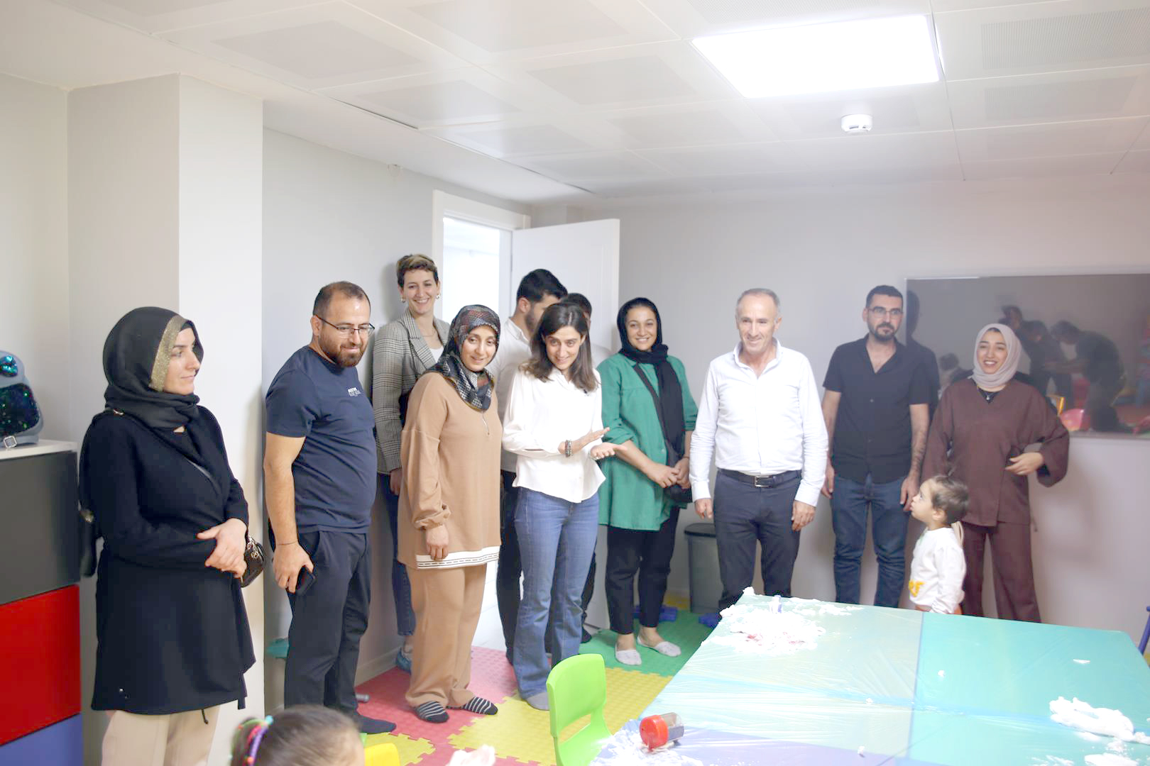 Eşbaşkanlardan Beybûn Çok Dilli Kreş’e ziyaret