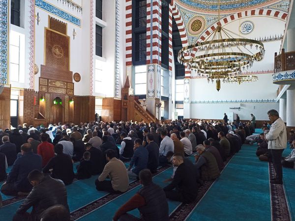 Batman İl Müftüsü Durmuş ve Yardımcısı Yılmaz, Merkez Zehra Camii’nde Cuma Namazı’nda Bir Araya Geldi