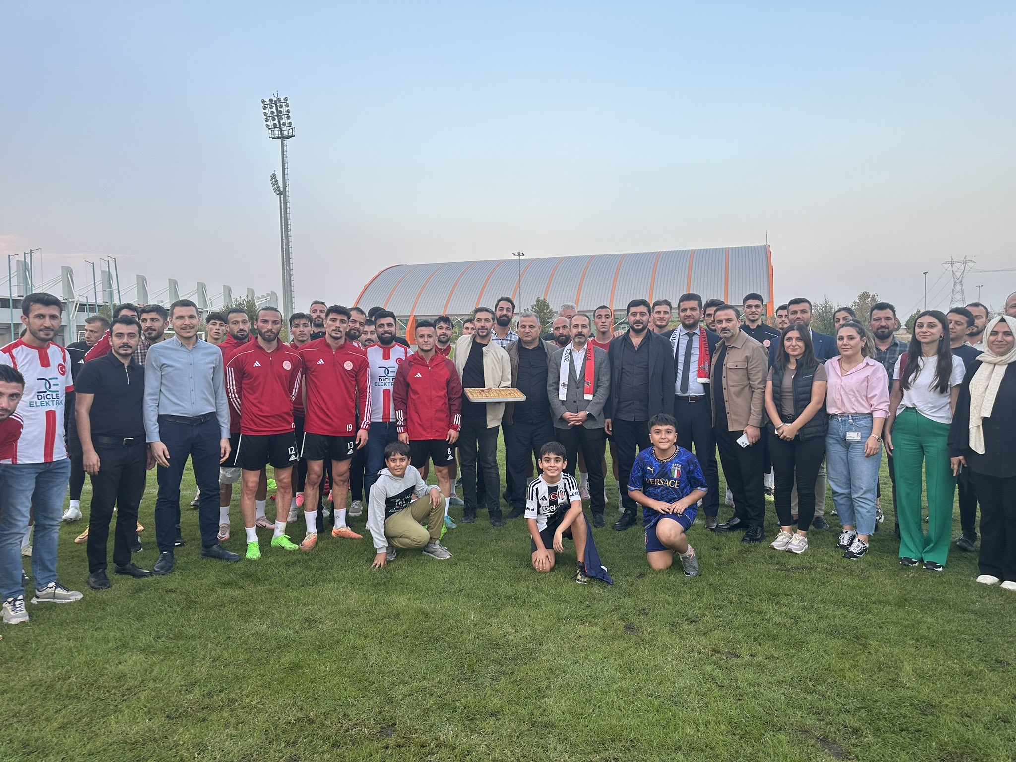 Dedaş İl Müdürü’nden Batman Petrolspor’a Ziyaret ve Destek