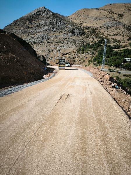 Değirmendere-Tosunpınar-Armutlu-Geçitaltı Grup Köy Yolu Onarım Çalışmaları Sürüyor