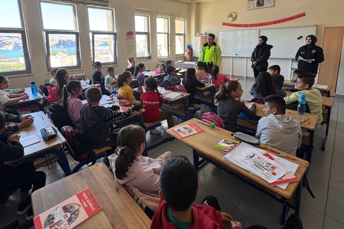 Hasankeyf’te Öğrencilere Trafik Eğitimi Verildi