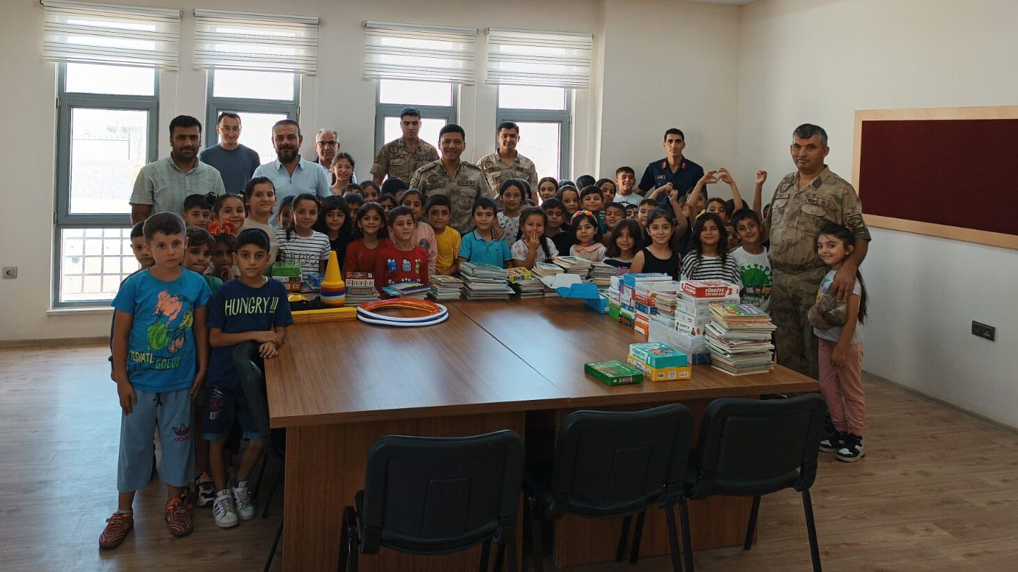 Jandarmadan eğitime anlamlı destek