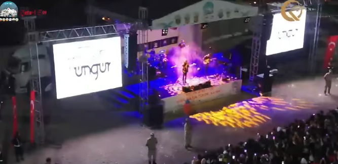 KOZLUK’ DA HALK KONSERİNE BİNLERCE KİŞİ KATILDI